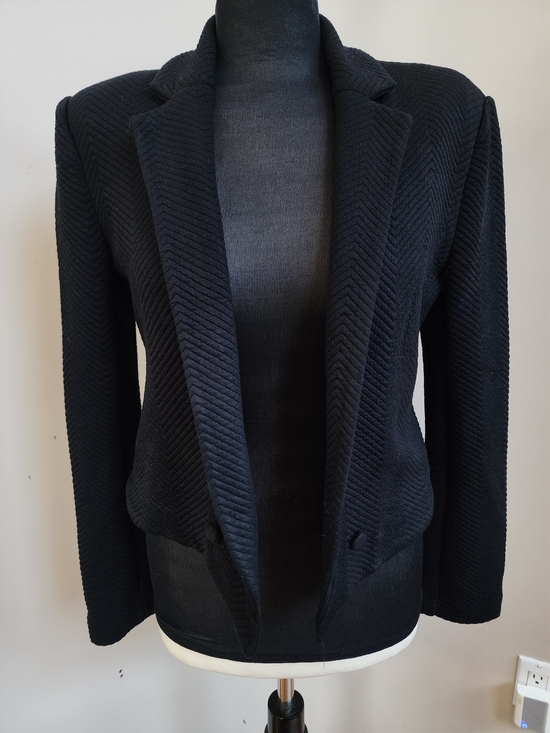 Forever 21 Jackets & Blazers - Forever 21 Women's Black Textured Open-Front Blazer. Size Medium.